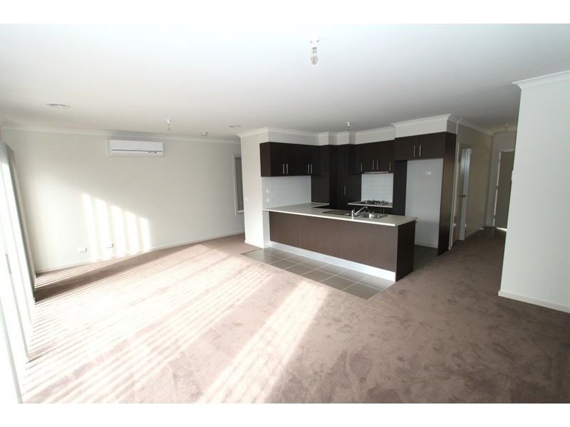 12/21-29 Lakewood Boulevard, Melton VIC 3337