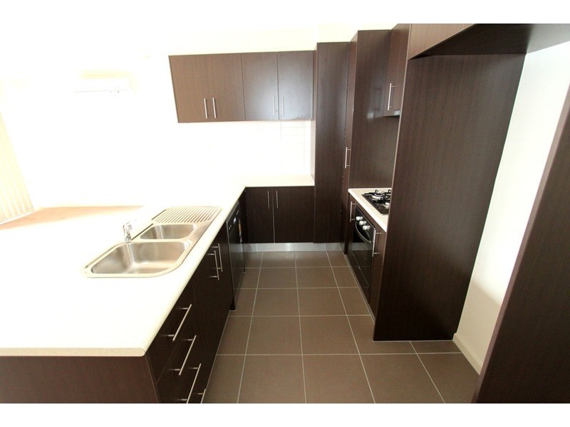 12/21-29 Lakewood Boulevard, Melton VIC 3337