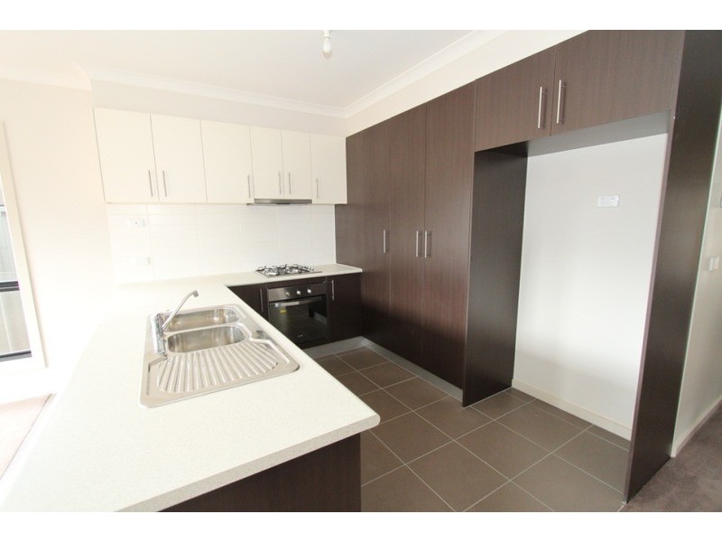 12/21-29 Lakewood Boulevard, Melton VIC 3337