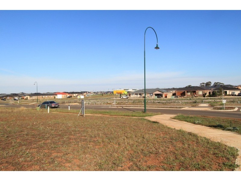 62 Arnolds Creek Boulevard, Melton West VIC 3337