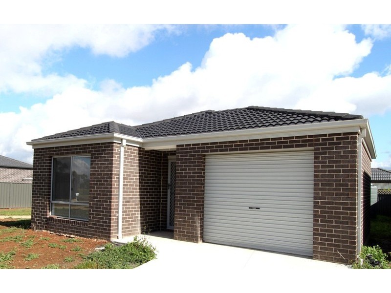 1 Poplar Circuit, Melton VIC 3337