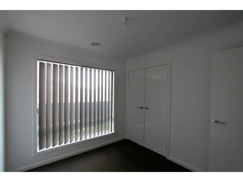 1 Poplar Circuit, Melton VIC 3337