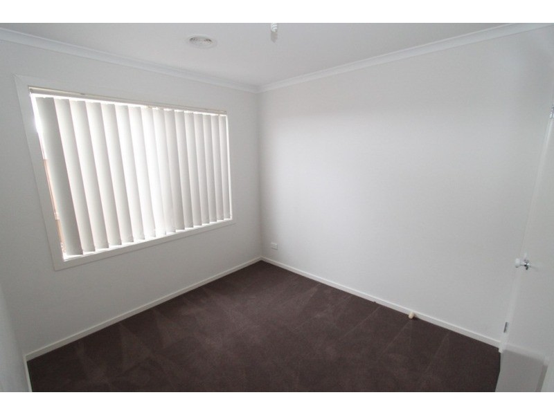 1&2/16 Linda Drive, Melton VIC 3337