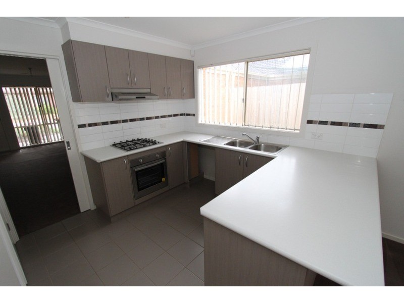 1&2/16 Linda Drive, Melton VIC 3337