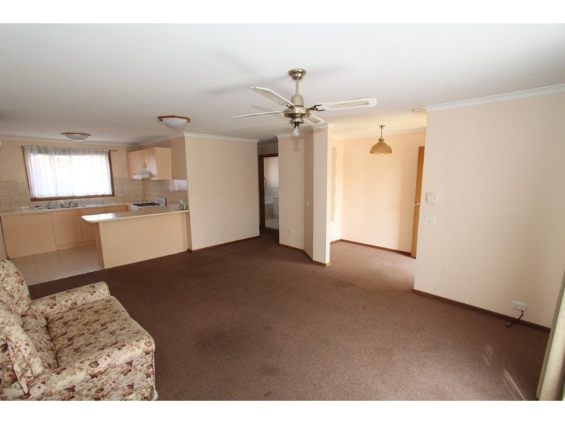 2/69-71 Barries Road, Melton VIC 3337