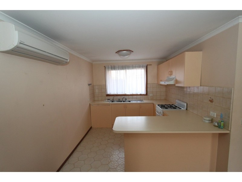 2/69-71 Barries Road, Melton VIC 3337