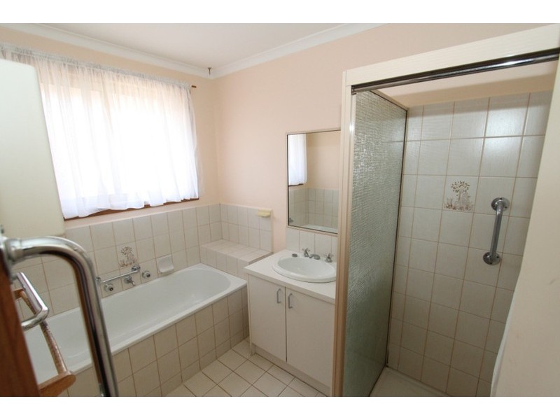 2/69-71 Barries Road, Melton VIC 3337