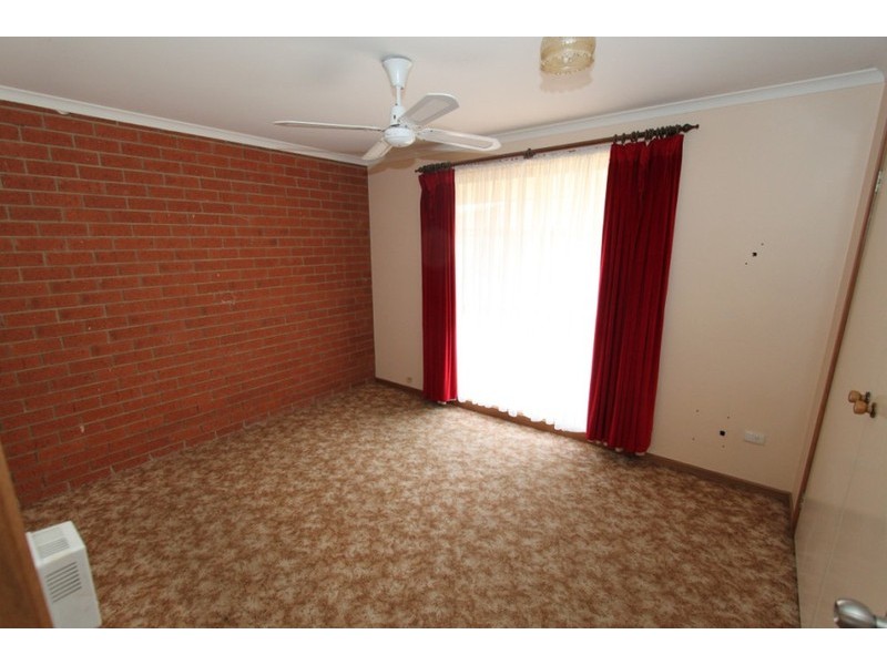 2/69-71 Barries Road, Melton VIC 3337