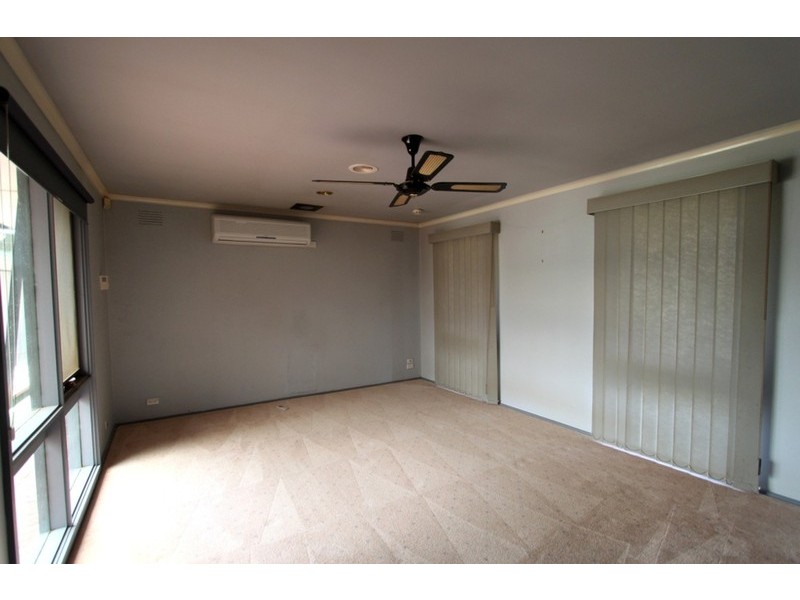 5 Kingsley Place, Melton West VIC 3337