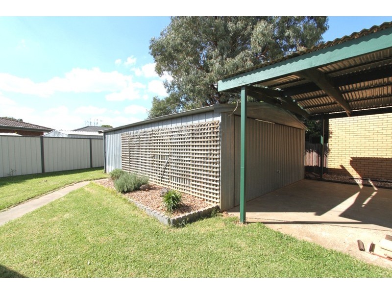 5 Kingsley Place, Melton West VIC 3337