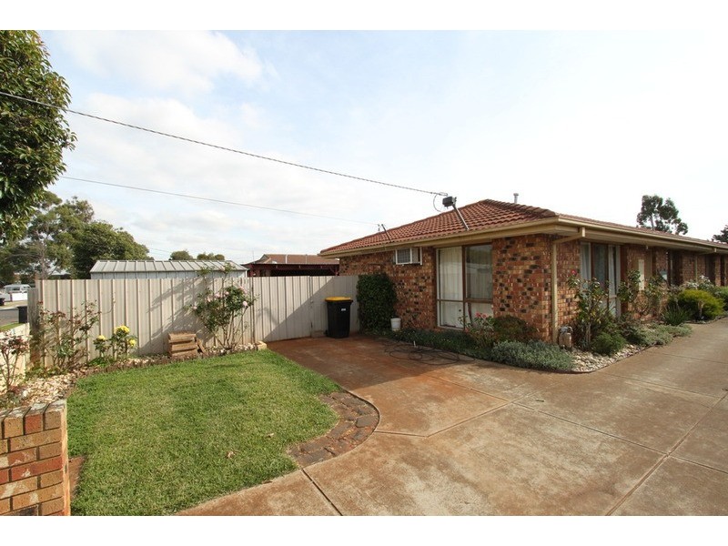 1/23 Hume Avenue, Melton South VIC 3338