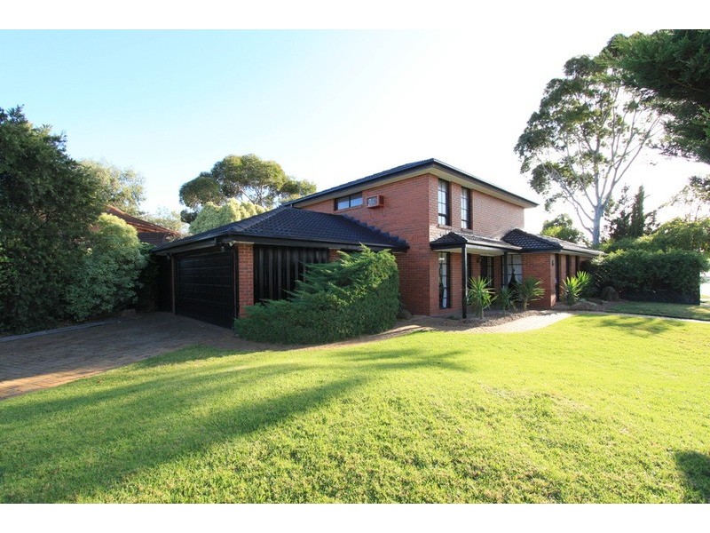 8 James Cook Drive, Melton West VIC 3337
