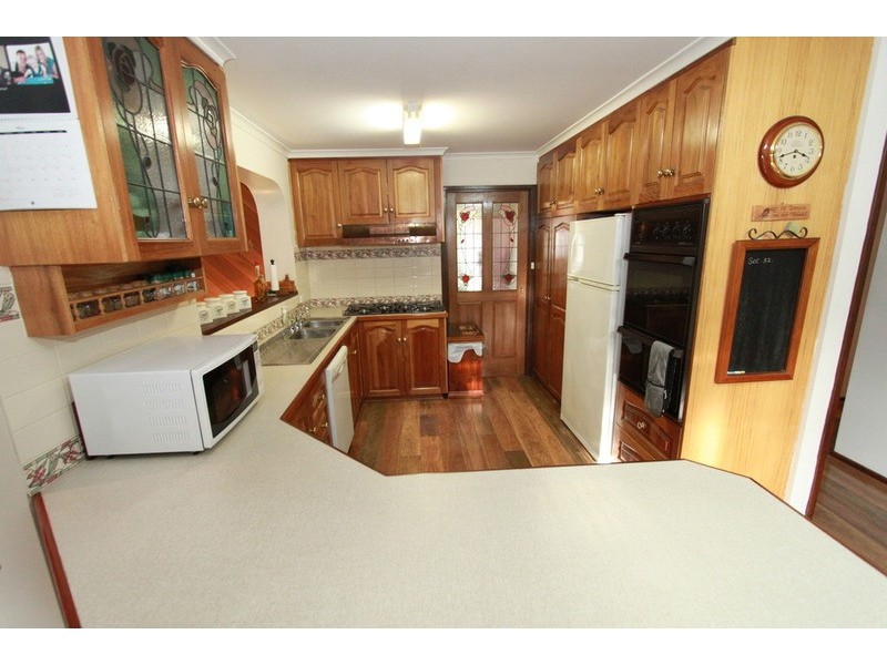 8 James Cook Drive, Melton West VIC 3337