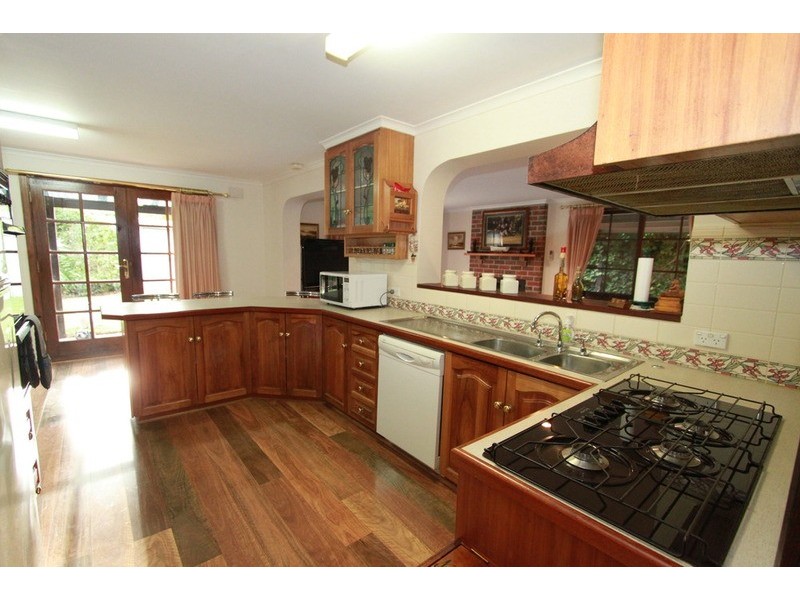 8 James Cook Drive, Melton West VIC 3337