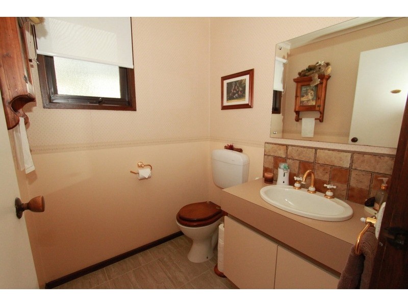 8 James Cook Drive, Melton West VIC 3337