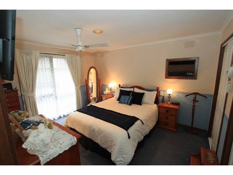 8 James Cook Drive, Melton West VIC 3337