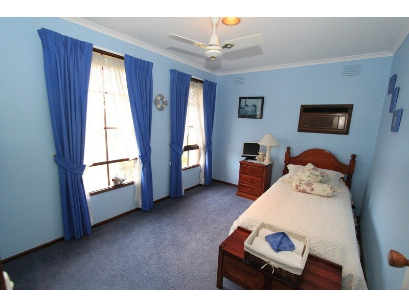 8 James Cook Drive, Melton West VIC 3337