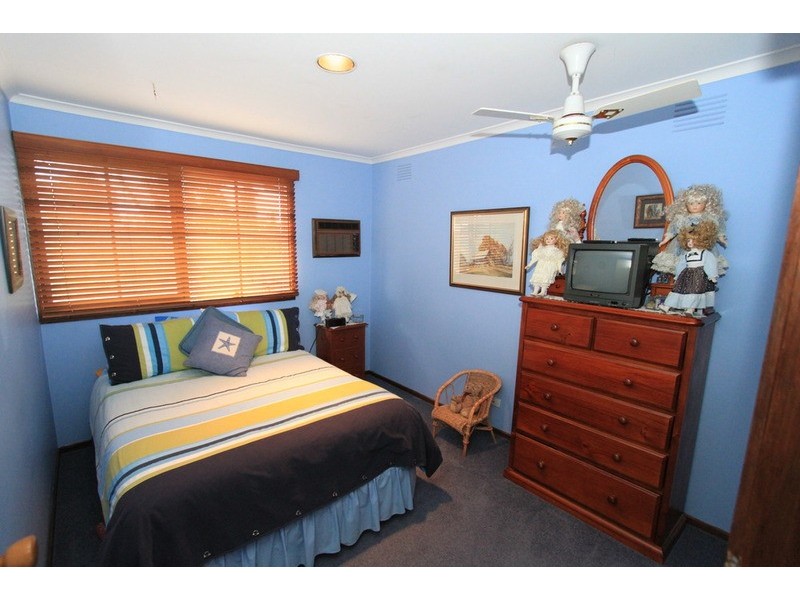 8 James Cook Drive, Melton West VIC 3337