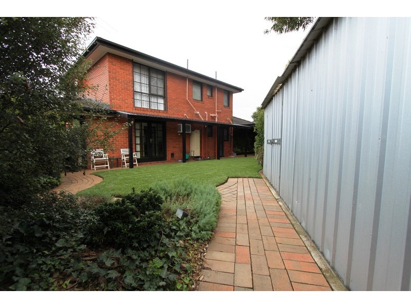 8 James Cook Drive, Melton West VIC 3337