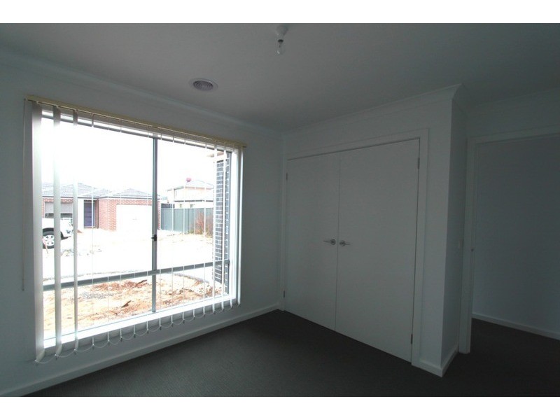 5 Poplar Close, Melton VIC 3337