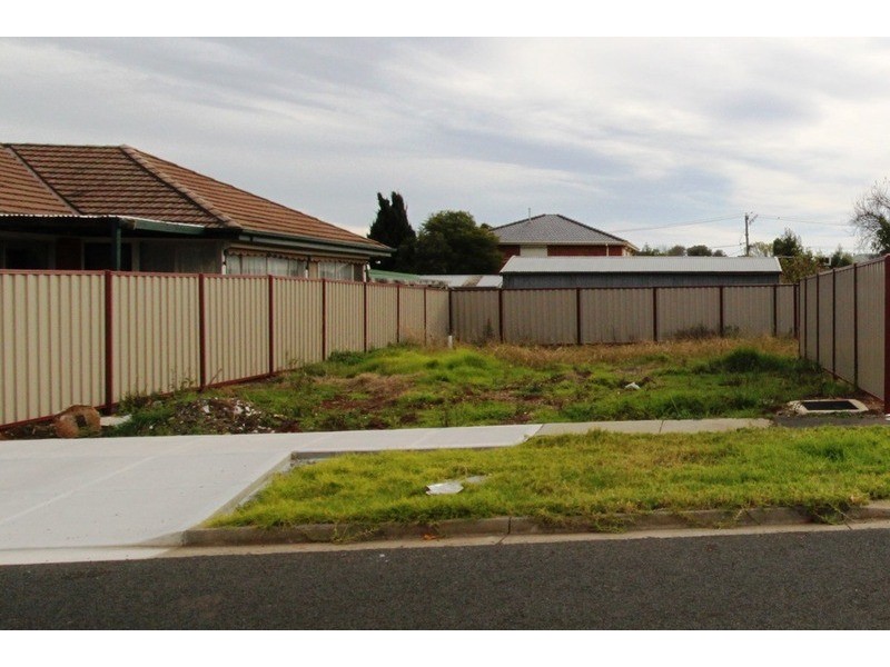 1A Marina Drive, Melton VIC 3337