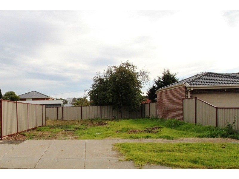1A Marina Drive, Melton VIC 3337