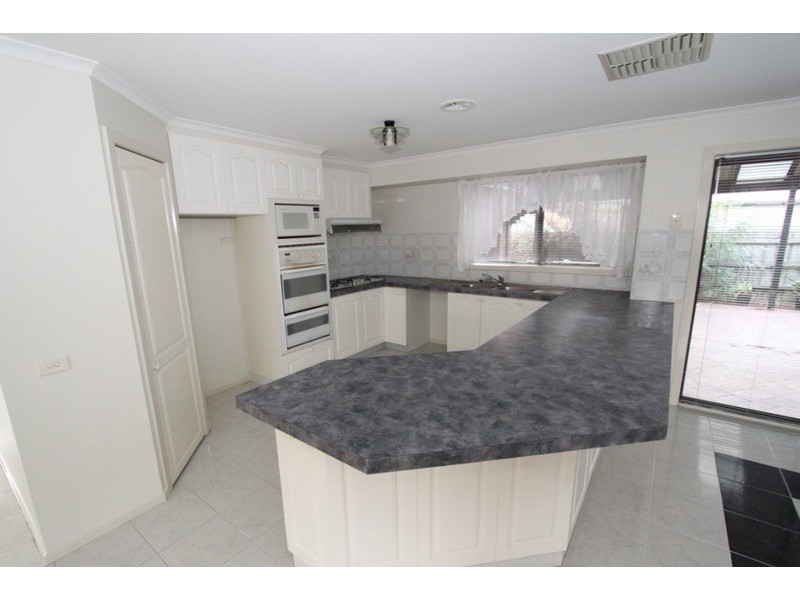 2 Anthony Court, Melton West VIC 3337