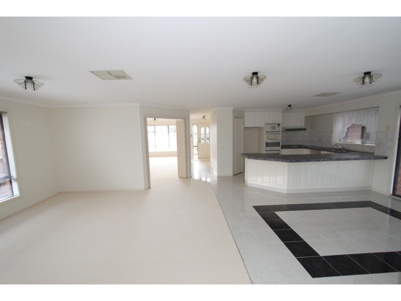 2 Anthony Court, Melton West VIC 3337