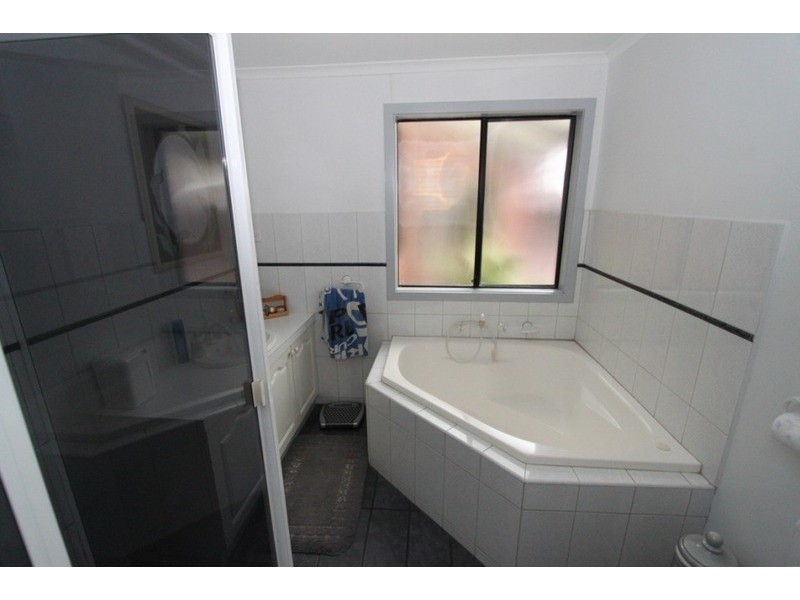 2 Anthony Court, Melton West VIC 3337