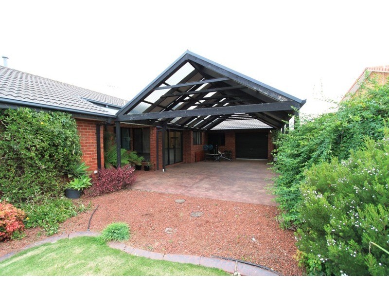 2 Anthony Court, Melton West VIC 3337