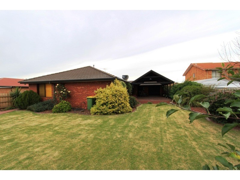 2 Anthony Court, Melton West VIC 3337