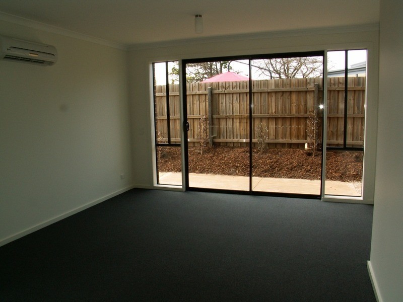 11/9 Petrea Place, Melton West VIC 3337