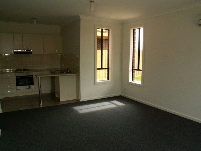 11/9 Petrea Place, Melton West VIC 3337