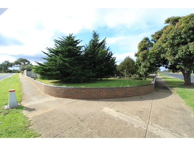 52 Church Street, Melton VIC 3337