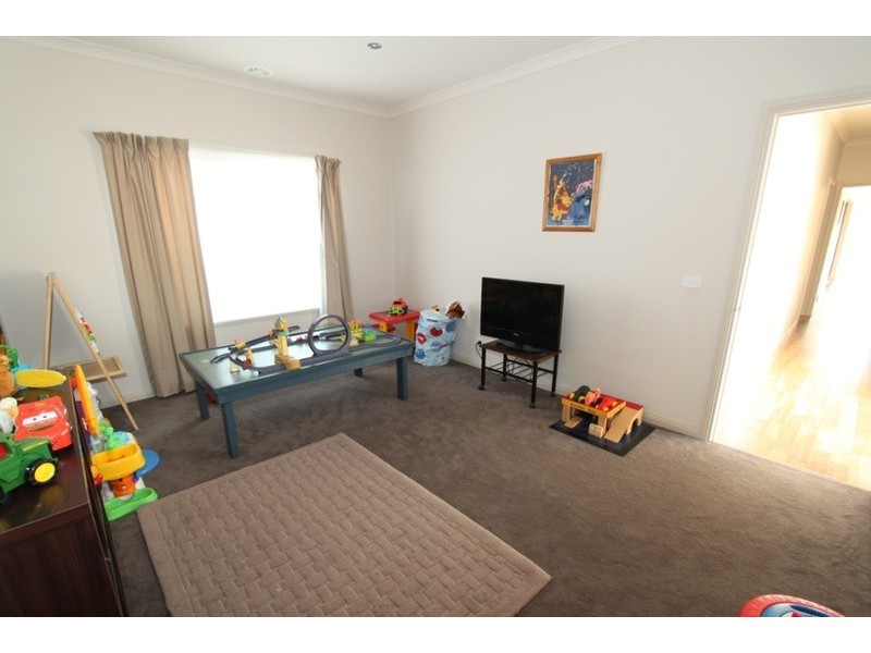 8 Ravenswood Avenue, Eynesbury VIC 3338