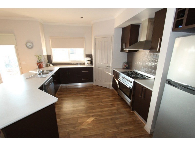 8 Ravenswood Avenue, Eynesbury VIC 3338