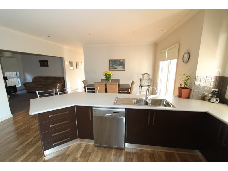 8 Ravenswood Avenue, Eynesbury VIC 3338