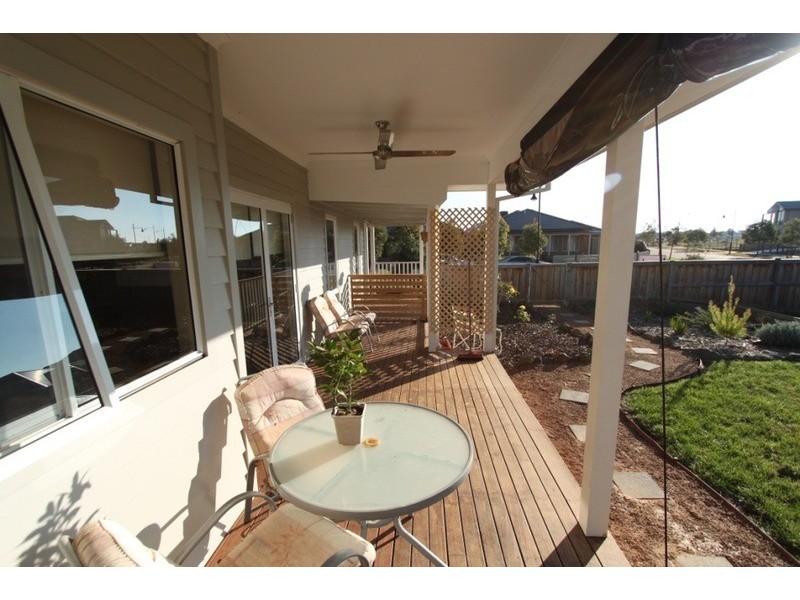 8 Ravenswood Avenue, Eynesbury VIC 3338