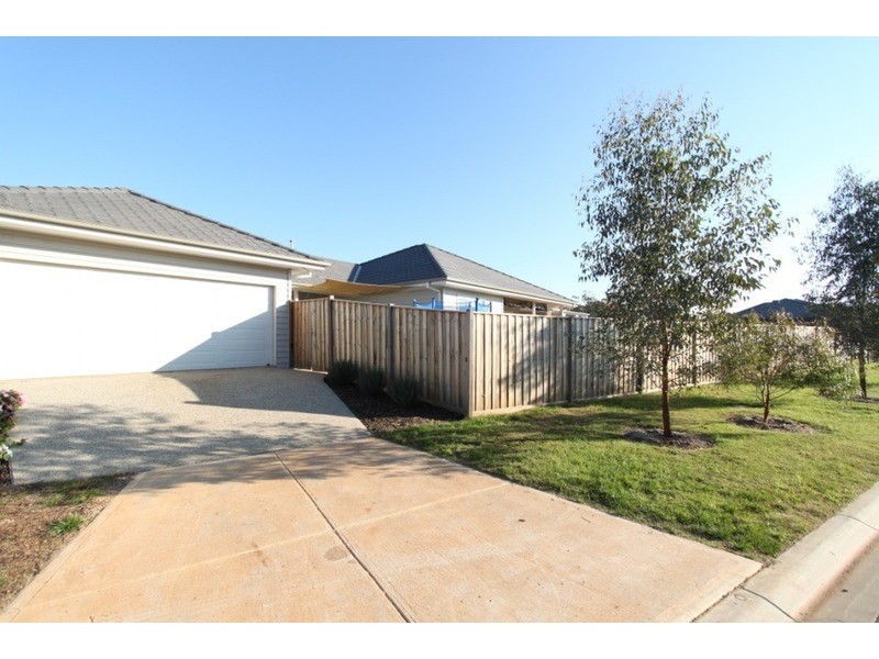 8 Ravenswood Avenue, Eynesbury VIC 3338