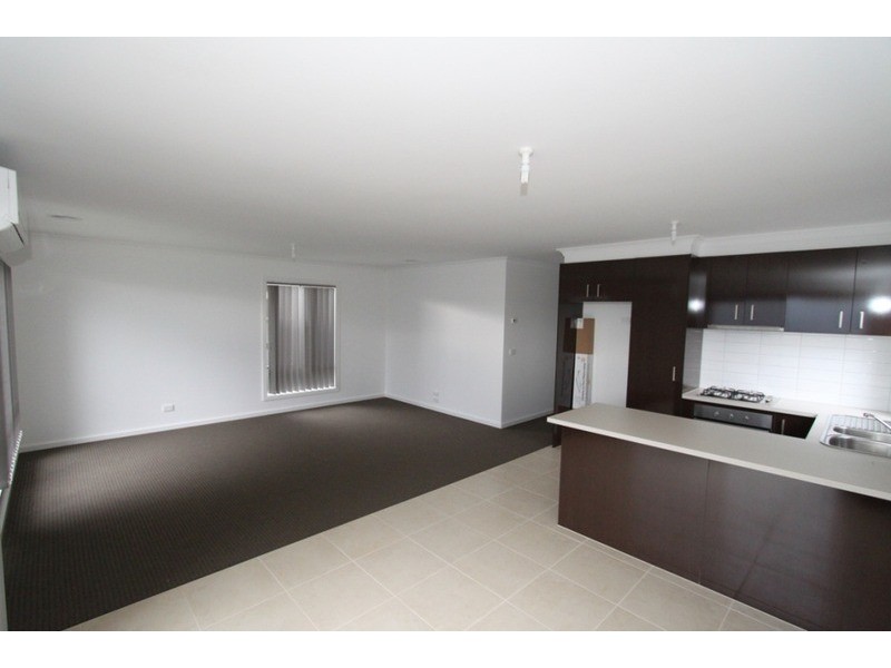 1 Poplar Close, Melton VIC 3337