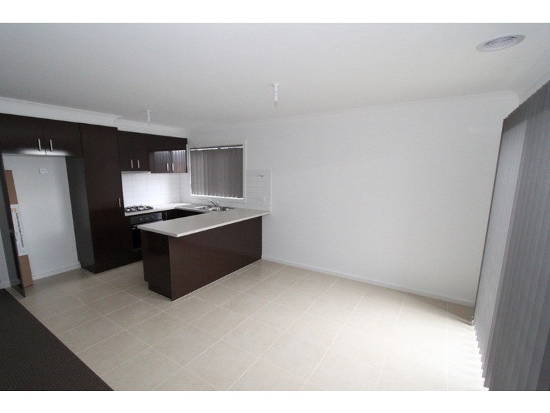 1 Poplar Close, Melton VIC 3337