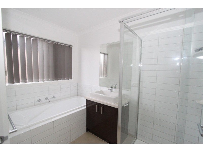 1 Poplar Close, Melton VIC 3337