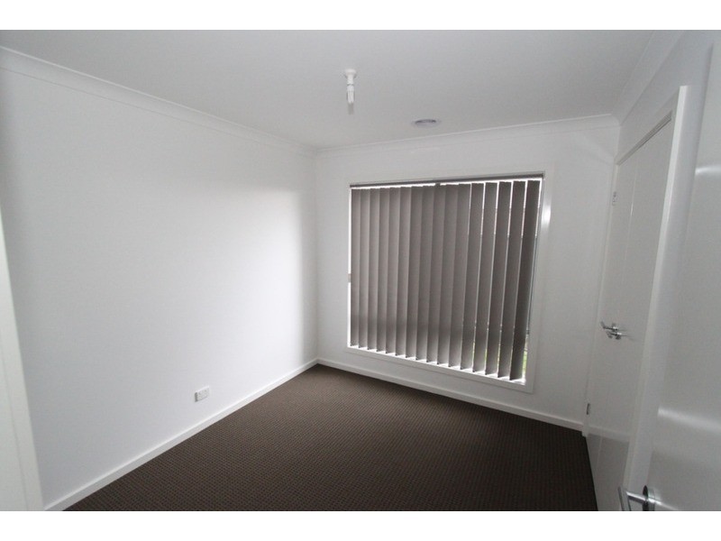 1 Poplar Close, Melton VIC 3337