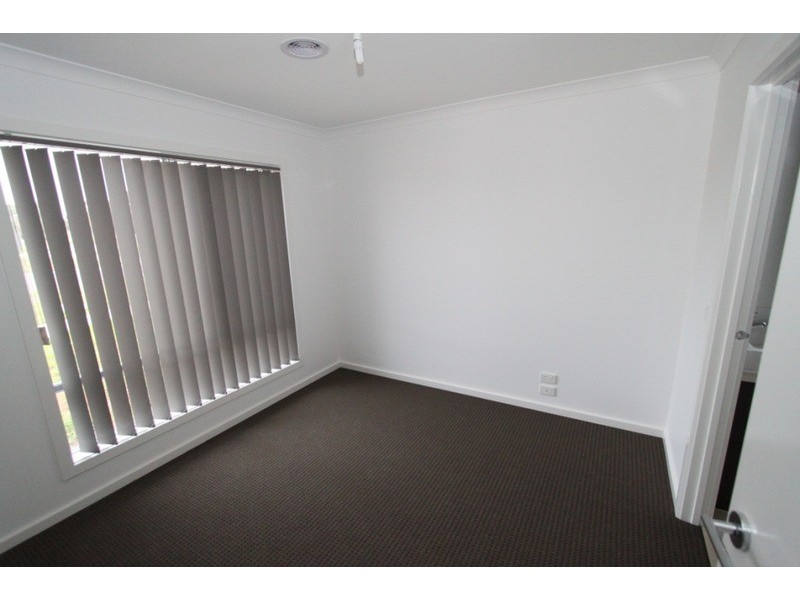 1 Poplar Close, Melton VIC 3337