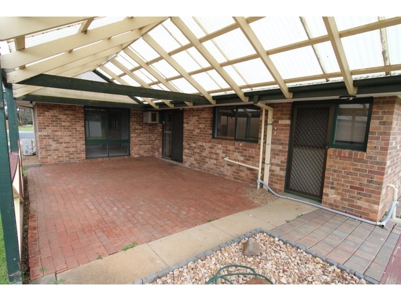 5 Kingsley Place, Melton West VIC 3337