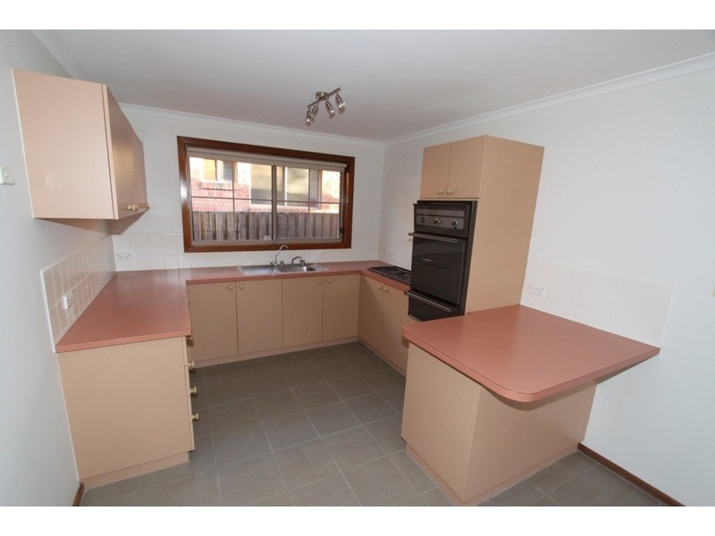 4 Oakfield Place, Melton South VIC 3338