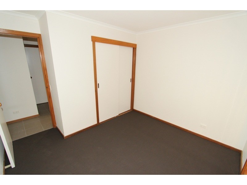 4 Oakfield Place, Melton South VIC 3338