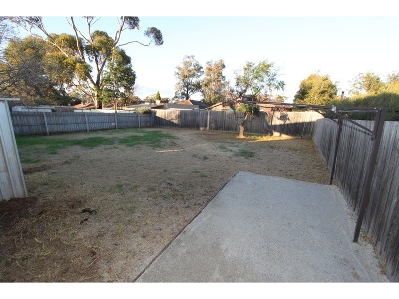 4 Oakfield Place, Melton South VIC 3338