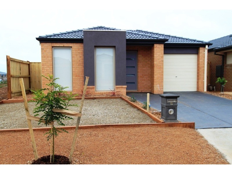 11 Triandra Drive, Brookfield VIC 3338