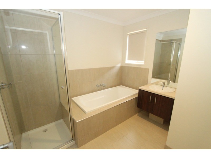 11 Triandra Drive, Brookfield VIC 3338